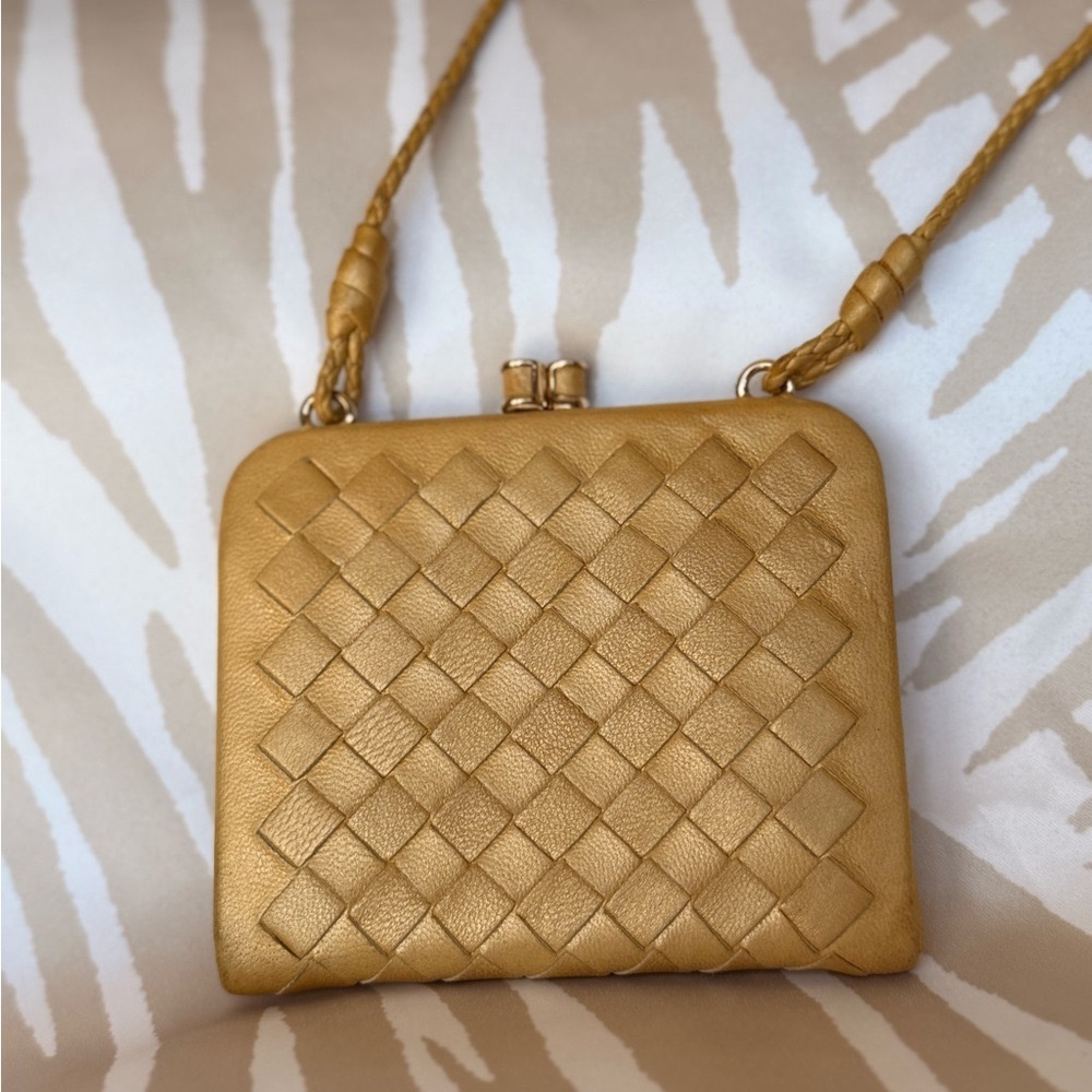 Vintage Bottega Veneta - Matte Gold Woven Crossbody MicroCard Case w/ Kiss Clasp